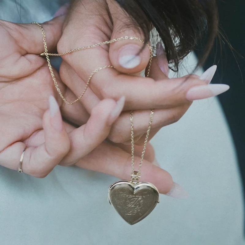 Madison Beer - Locket (Alternate Artwork)Madison-Beer-Locket-Alternate-Artwork.jpg